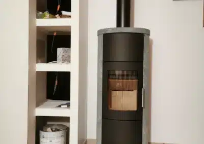 Poêle à bois Heta habillage pierre à Écotay-l&rsquo;Olme